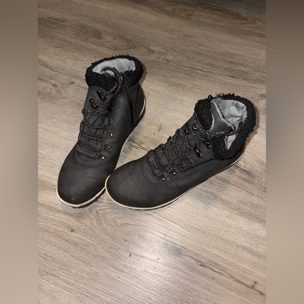JBU — Black Booties
